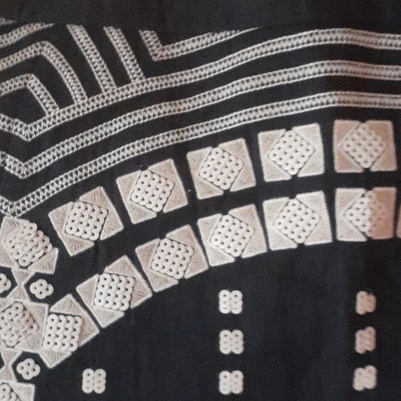 Bcbgmaxazria skirt - Picture 3 of 5